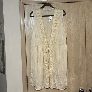 NWT Long tie front vest w/ crochet detailing